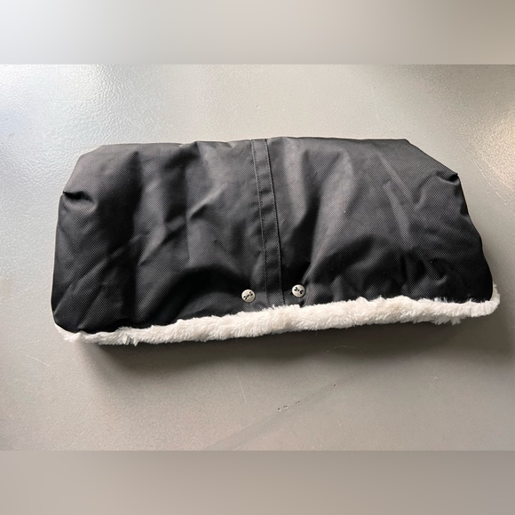 Baby Jogger stroller Hand Muff snaps onto handle to keep adult hands warm & dry. - Picture 2 of 4